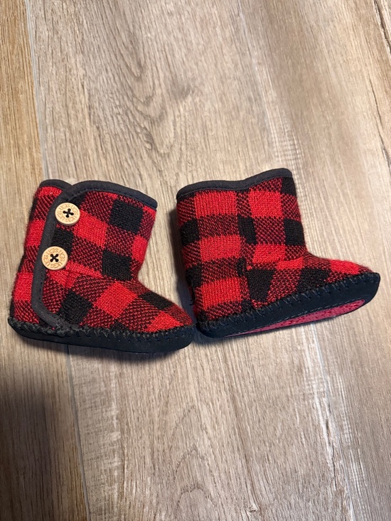 UGG Other - UGG Australia Purl Pine infant boots featuring a red and black buffalo plaid